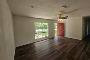 1401 Trinity St, Lockhart, TX 78644 - Photo 3