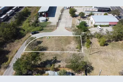 1018 W 1st Street, Taylor, TX 76574 - Photo 9