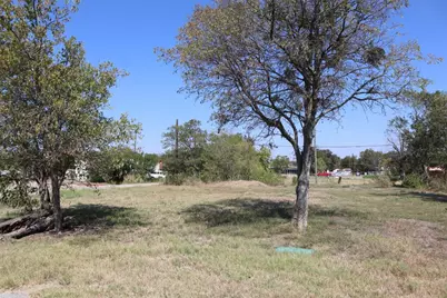 1018 W 1st Street, Taylor, TX 76574 - Photo 11