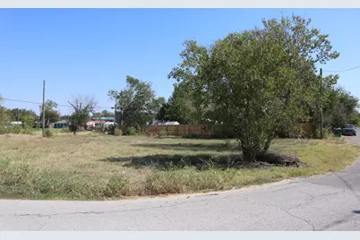 1018 W 1st Street, Taylor, TX 76574 - Photo 13
