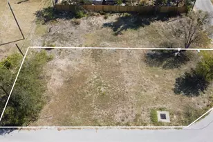 1018 W 1st St, Taylor, TX 76574 - Photo 1