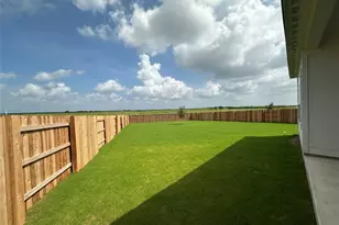 305 E Luna Blue Ln, Jarrell, TX 76537 - Photo 11