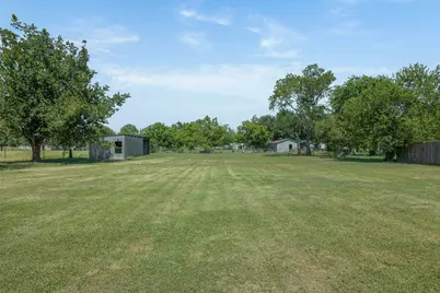 604 N 3rd Street, Thorndale, TX 76577 - Photo 15