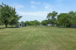 604 N 3rd St, Thorndale, TX 76577 - Photo 15