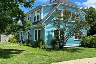 215 W 7th St, Taylor, TX 76574 - Photo 3