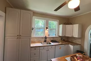 215 W 7th St, Taylor, TX 76574 - Photo 7