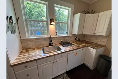 215 W 7th Street, Taylor, TX 76574 - Photo 9