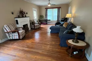 215 W 7th St, Taylor, TX 76574 - Photo 5