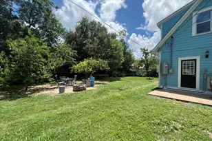 215 W 7th St, Taylor, TX 76574 - Photo 25
