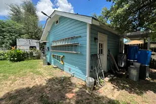 215 W 7th St, Taylor, TX 76574 - Photo 35
