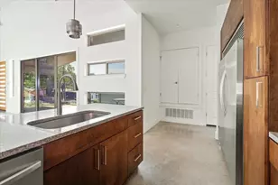 2501 E 9th St, Austin, TX 78702 - Photo 9