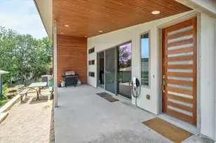 2501 E 9th St, Austin, TX 78702 - Photo 3