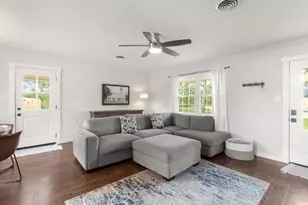 219 S Bluff St, Dripping Springs, TX 78620 - Photo 7