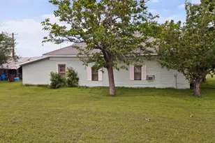 711 E Clark St, Bartlett, TX 76511 - Photo 15