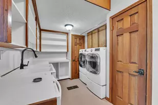 300 Mills St, Smithville, TX 78957 - Photo 13
