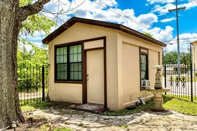 300 Mills Street, Smithville, TX 78957 - Photo 27