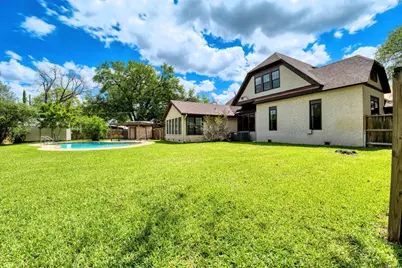 300 Mills Street, Smithville, TX 78957 - Photo 7