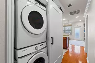 305 E 31st St, Austin, TX 78705 - Photo 11