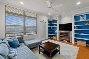 305 E 31st St, Austin, TX 78705 - Photo 5
