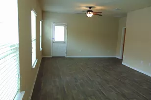 305 Cibolo Creek Dr, Kyle, TX 78640 - Photo 7