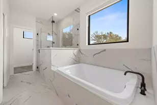 416 Green Leaf, Horseshoe Bay, TX 78657 - Photo 17