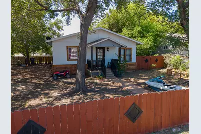 806 E 4th Street, Georgetown, TX 78626 - Photo 1
