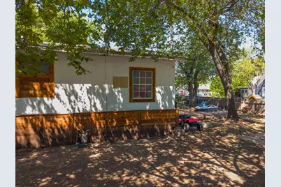 806 E 4th Street, Georgetown, TX 78626 - Photo 5