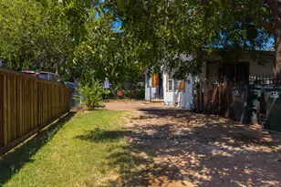 806 E 4th St, Georgetown, TX 78626 - Photo 7