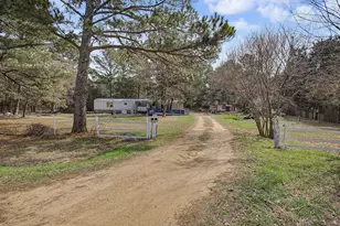 105 S Austin Dr, Paige, TX 78659 - Photo 3
