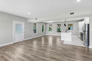 435 S Orange St, Giddings, TX 78942 - Photo 15