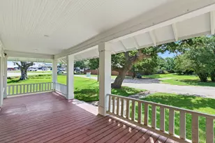 435 S Orange St, Giddings, TX 78942 - Photo 9