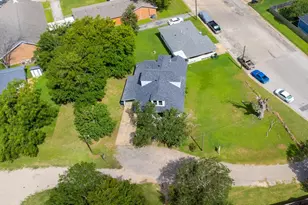 435 S Orange St, Giddings, TX 78942 - Photo 33