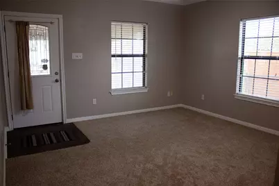 208 Shaw Street, Taylor, TX 76574 - Photo 5