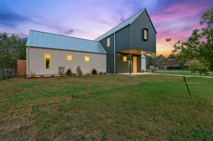 420 S Brazos St, Lockhart, TX 78644 - Photo 3