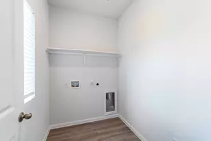 303 Clearlake Dr, Hutto, TX 78634 - Photo 13