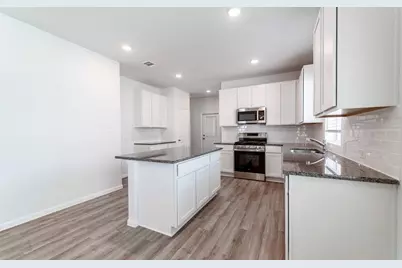 303 Clearlake Drive, Hutto, TX 78634 - Photo 5