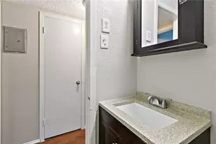 2401 Manor Rd, Austin, TX 78722 - Photo 5