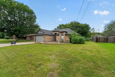 102 Hummingbird Lane, Lockhart, TX 78644 - Photo 3