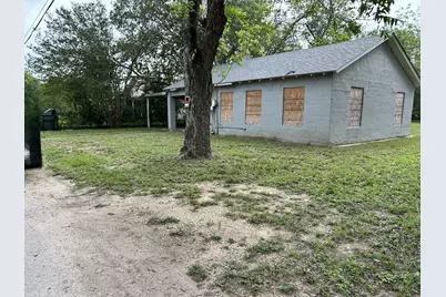 222 N Vaughan Avenue, Seguin, TX 78155 - Photo 3