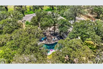 306 Kerry Lane, Floresville, TX 78114 - Photo 35