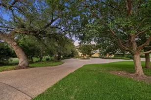 5 Championship Dr, The Hills, TX 78738 - Photo 3