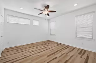 2204 E 13th St, Austin, TX 78702 - Photo 17