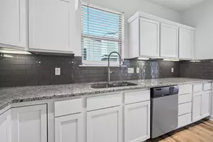 2204 E 13th St, Austin, TX 78702 - Photo 13