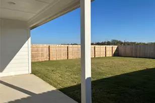 310 Randall Pl, Rockdale, TX 76567 - Photo 5