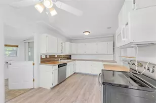 20235 Engelmann Ln, Manor, TX 78653 - Photo 9