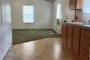 113 Valley Ln, Smithville, TX 78957 - Photo 5