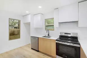 2404 Santa Rita St, Austin, TX 78702 - Photo 11