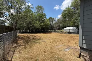 1009 Alex St, Lockhart, TX 78644 - Photo 9