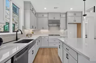9204 The Ravine Wy, Austin, TX 78744 - Photo 3