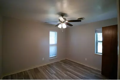 1418 NE 7th Street, Smithville, TX 78957 - Photo 9